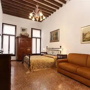 Leoncini With A Wonderful Canal View Apartment Venedig